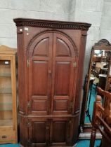 Oak Arched and Panelled Blind Door H-Hinged corner cabinet