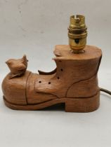 Bob Hunter, a Wrenman oak novelty table lamp