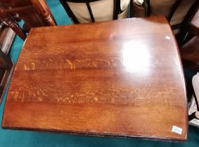 A lovely Oak Gateleg drop leaf oval dinning table