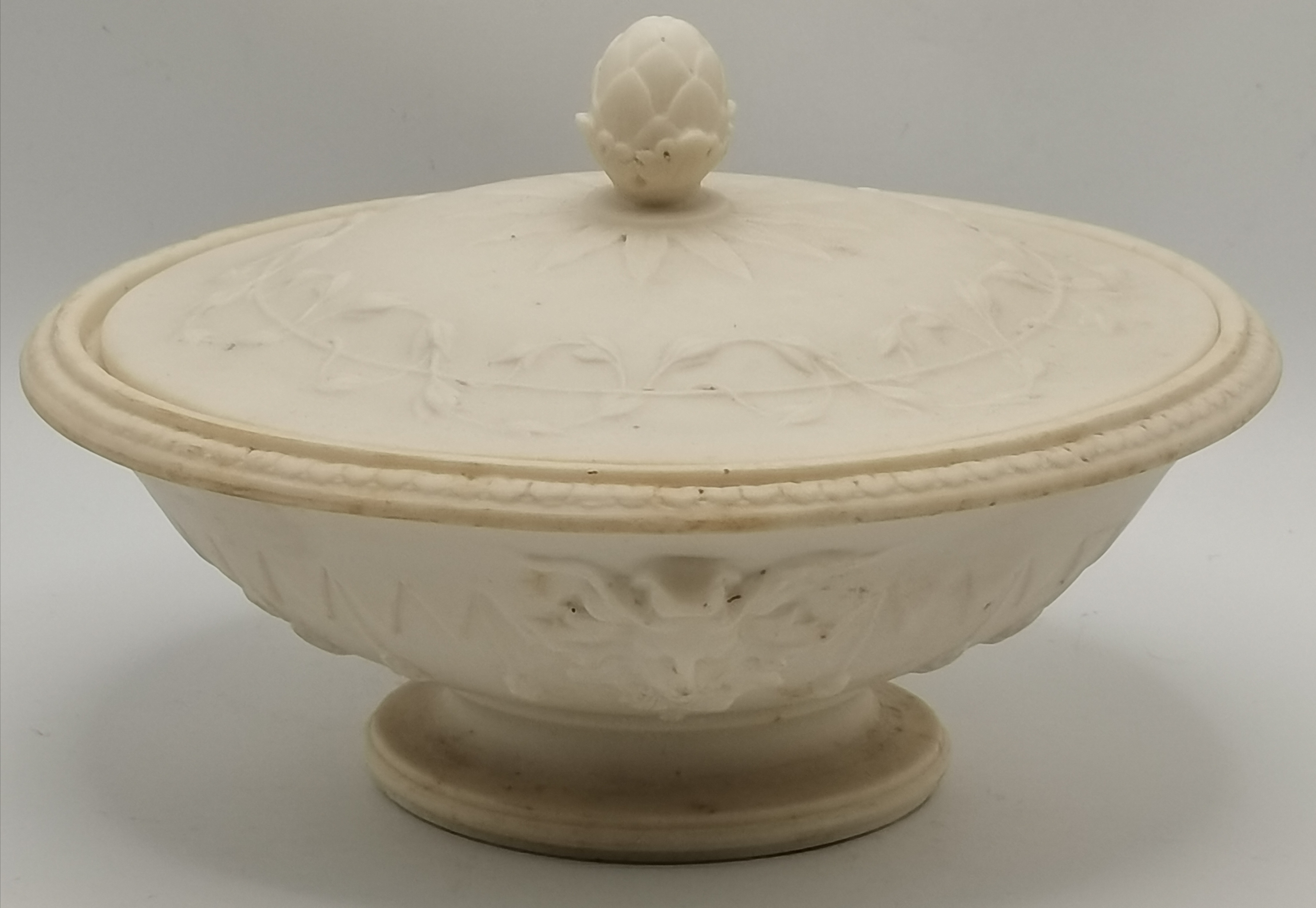 Worcester white dish with lid