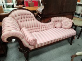 A Victorian mahogany cabriole legged chaise longue