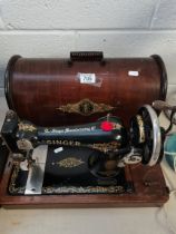 Vintage Singer Sewing machine in wooden case (hand operated)