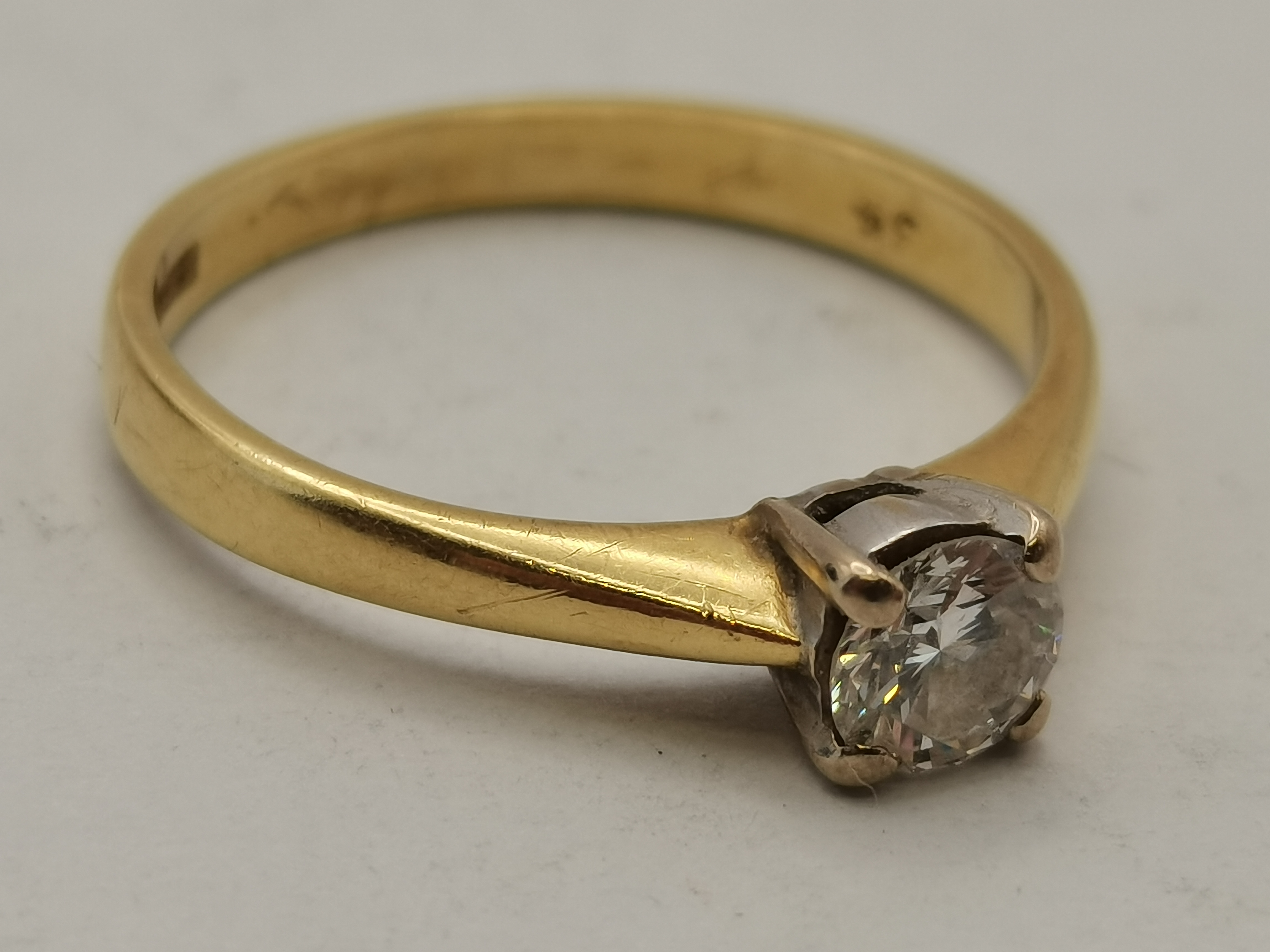 A diamond solitaire ring on 18k gold 2g size L - Image 3 of 5