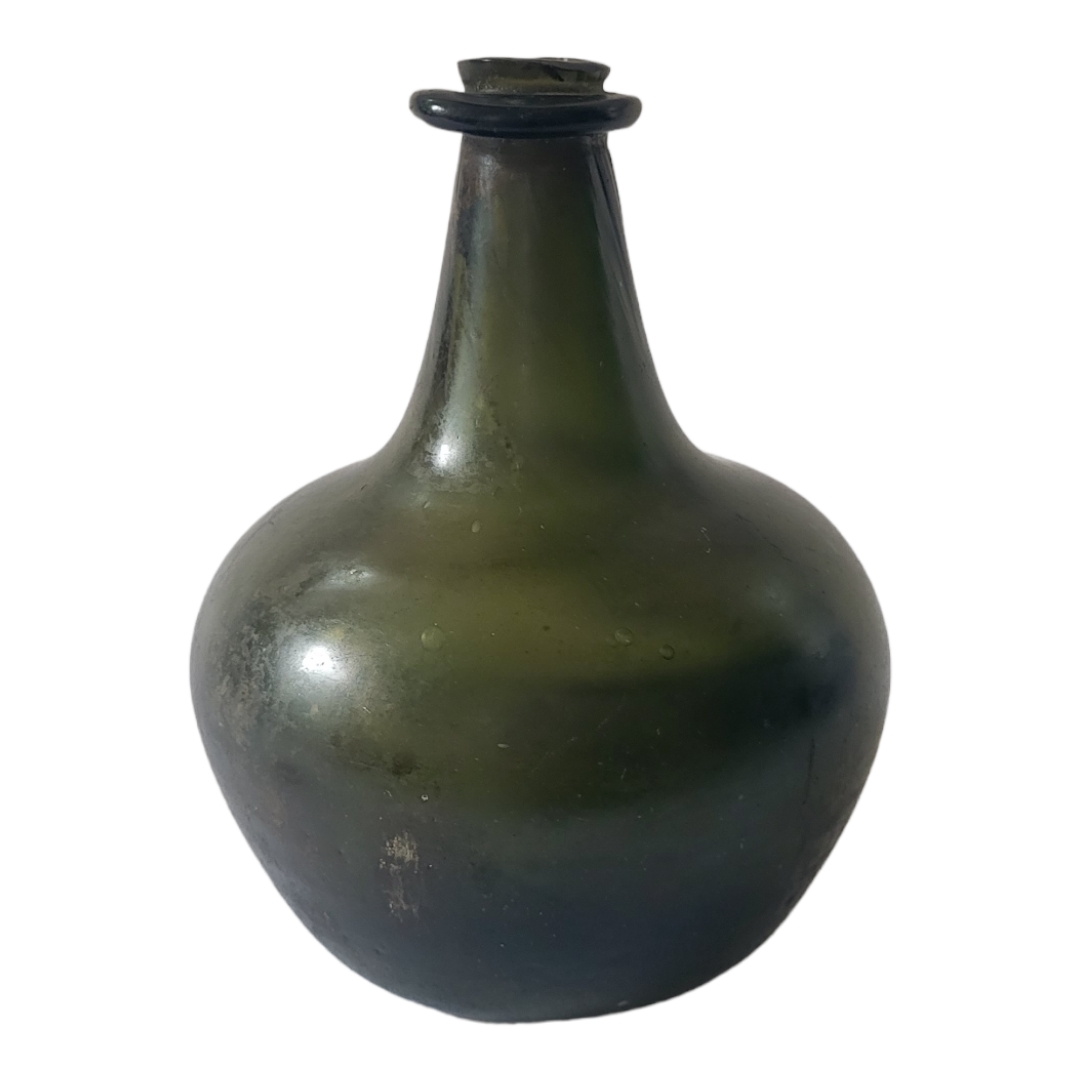 AN EARLY 18TH CENTURY ONION FORM GREEN GLAZED GLASS WINE BOTTLE, CIRCA 1720 - 1760 An unusual