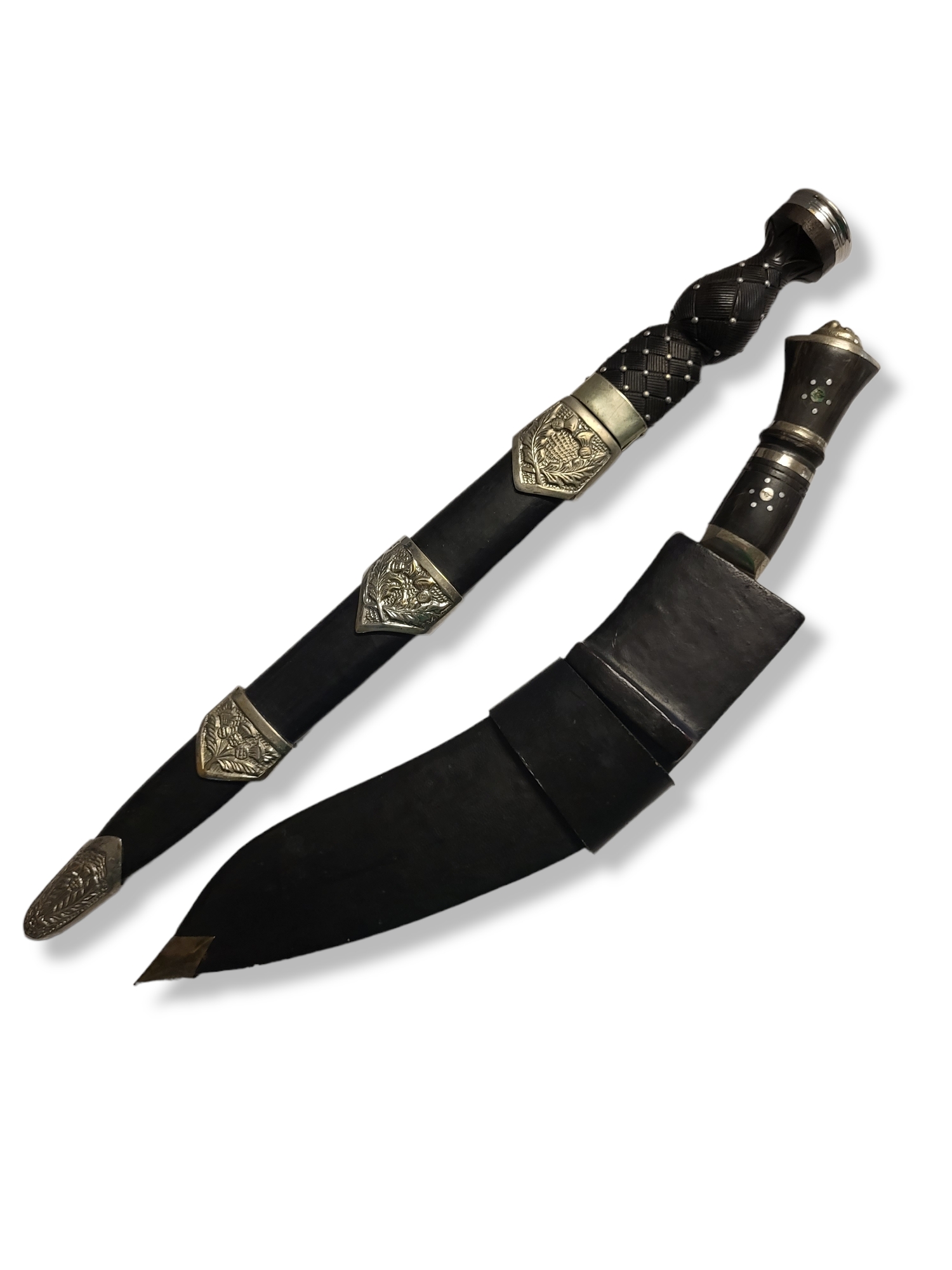 AN EARLY 20TH CENTURY NORTH INDIAN KHANJAR DAGGER Metal ebonised grip, black leather scabbard,