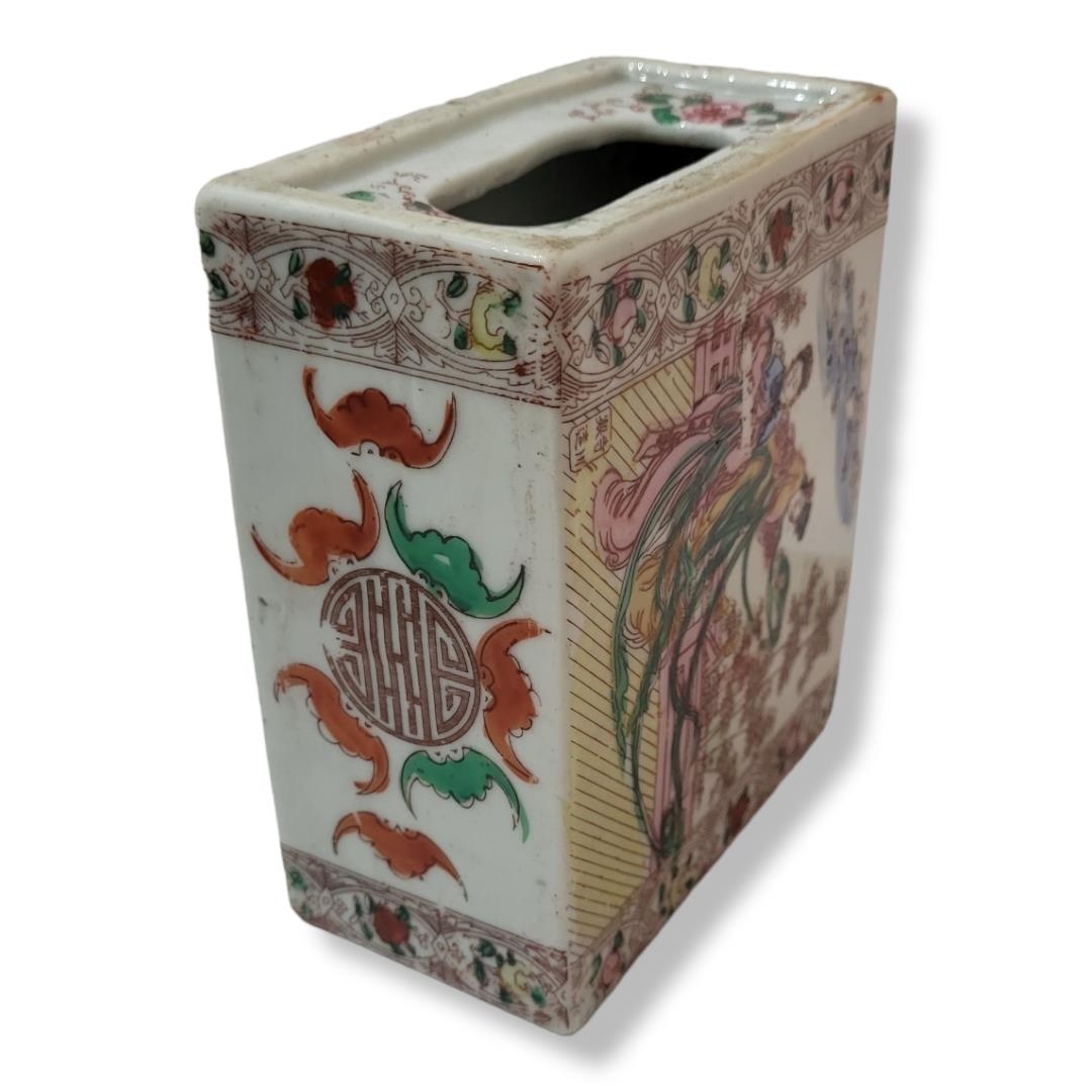 A 20TH CENTURY CHINESE FAMILLE ROSE PORCELAIN RECTANGULAR POTPOURRI VASE With pierced decoration and - Image 4 of 10