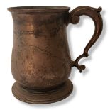 AN EARLY 20TH CENTURY SILVER TANKARD Having a single scrolled handle and presentation inscription '