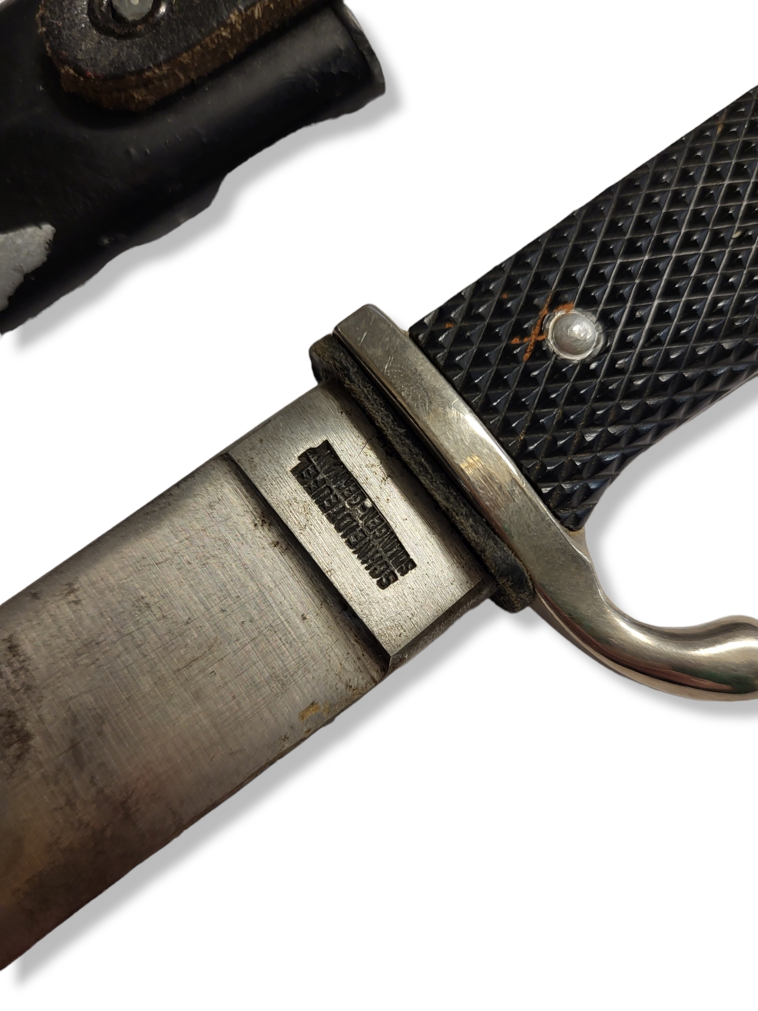 AN EARLY 20TH CENTURY GERMAN BONNIE YOUTH KNIFE Metal mounted, ebonised hilt, metal scabbard, the - Image 4 of 4