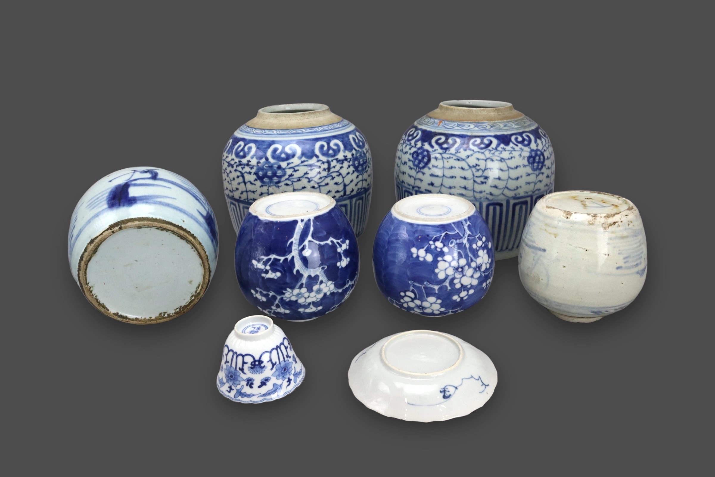 Six Blue and White Ginger Jars, and a Saucer and a Cup, mostly Qing Dynasty the largest H:21cm the - Image 4 of 5