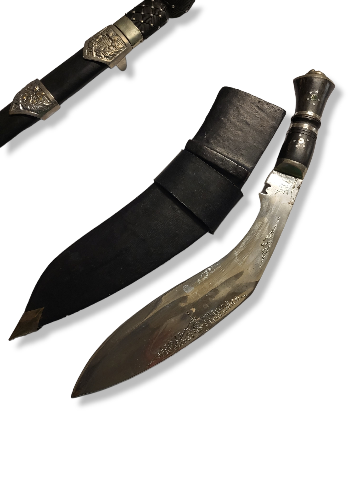 AN EARLY 20TH CENTURY NORTH INDIAN KHANJAR DAGGER Metal ebonised grip, black leather scabbard, - Image 2 of 6