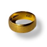 AN EARLY 20TH CENTURY 22CT GOLD WEDDING RING Plain band form . (size M) Condition: good