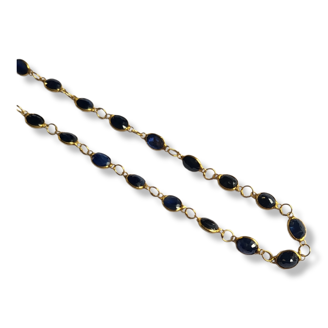A YELLOW METAL AND SAPPHIRE NECKLACE The single tow of oval cut sapphire with fine link chain. ( - Image 2 of 2