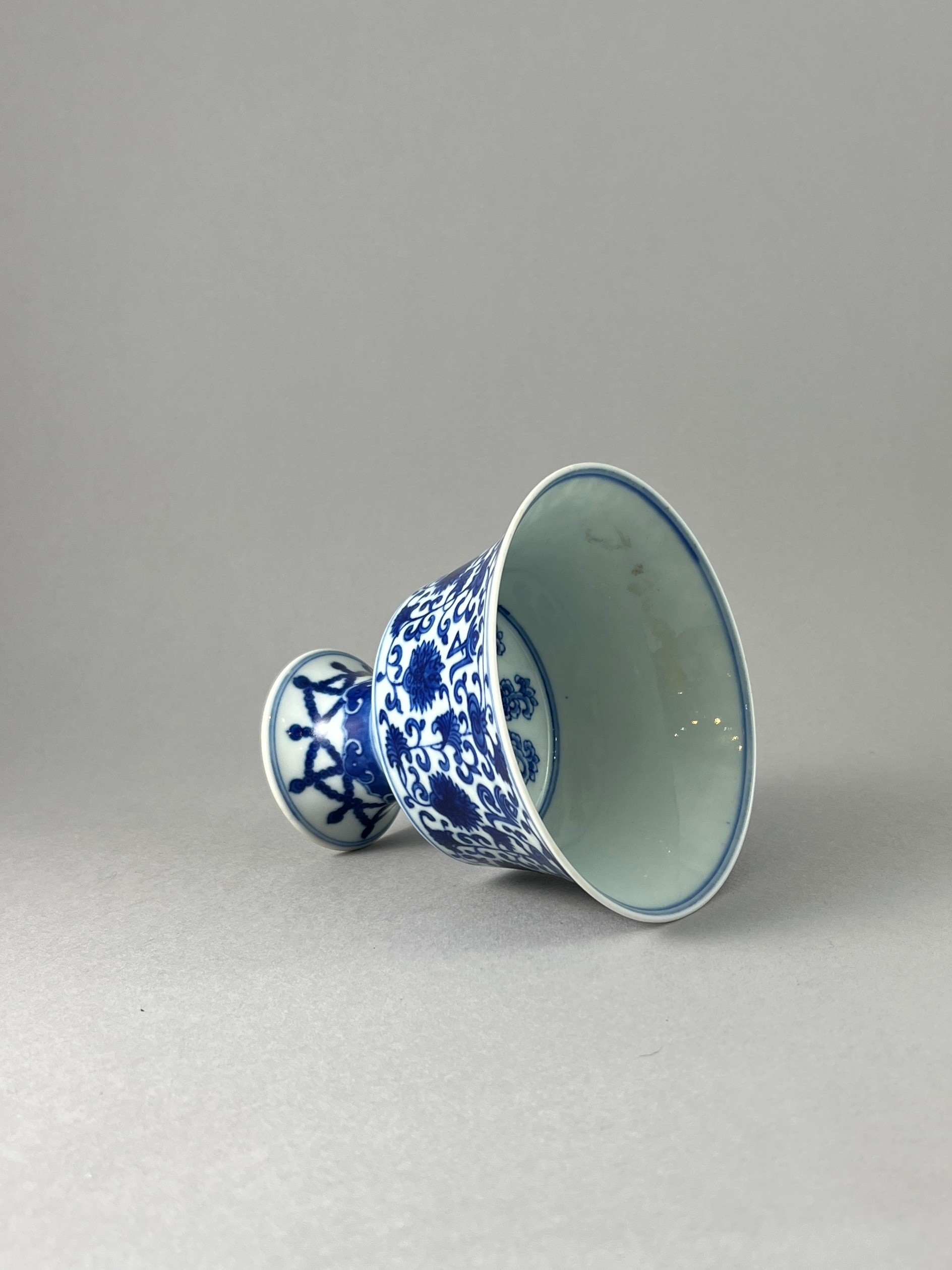 A Blue and White Stembowl, six character mark of Qianlong W:12.6cm well painted in Ming style, - Image 2 of 5