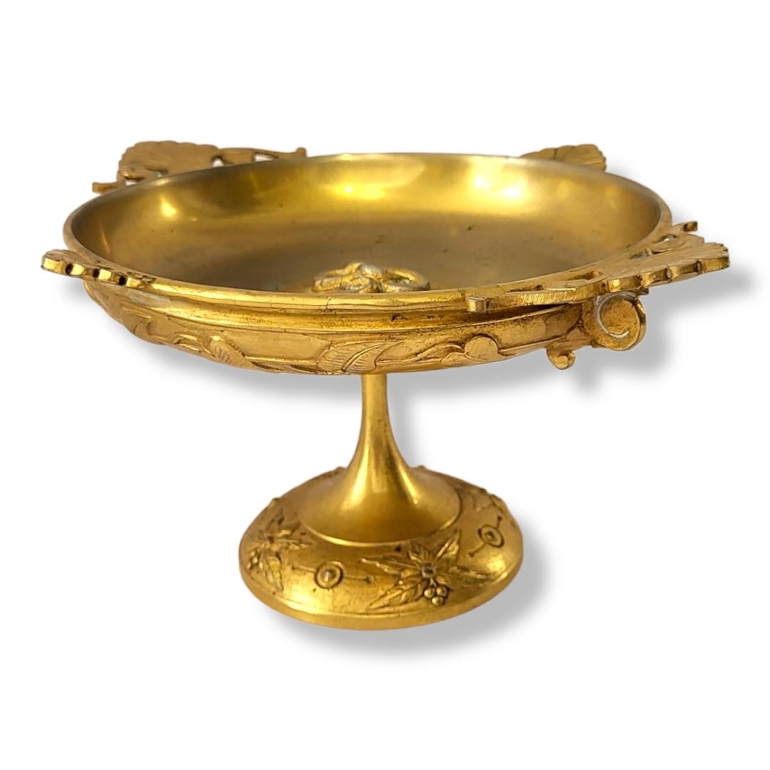 A FINE 19TH CENTURY FRENCH LOUIS XVI STYLE NEOCLASSICAL GILDED BRONZE PEDESTAL TAZZA Applied with - Image 5 of 5