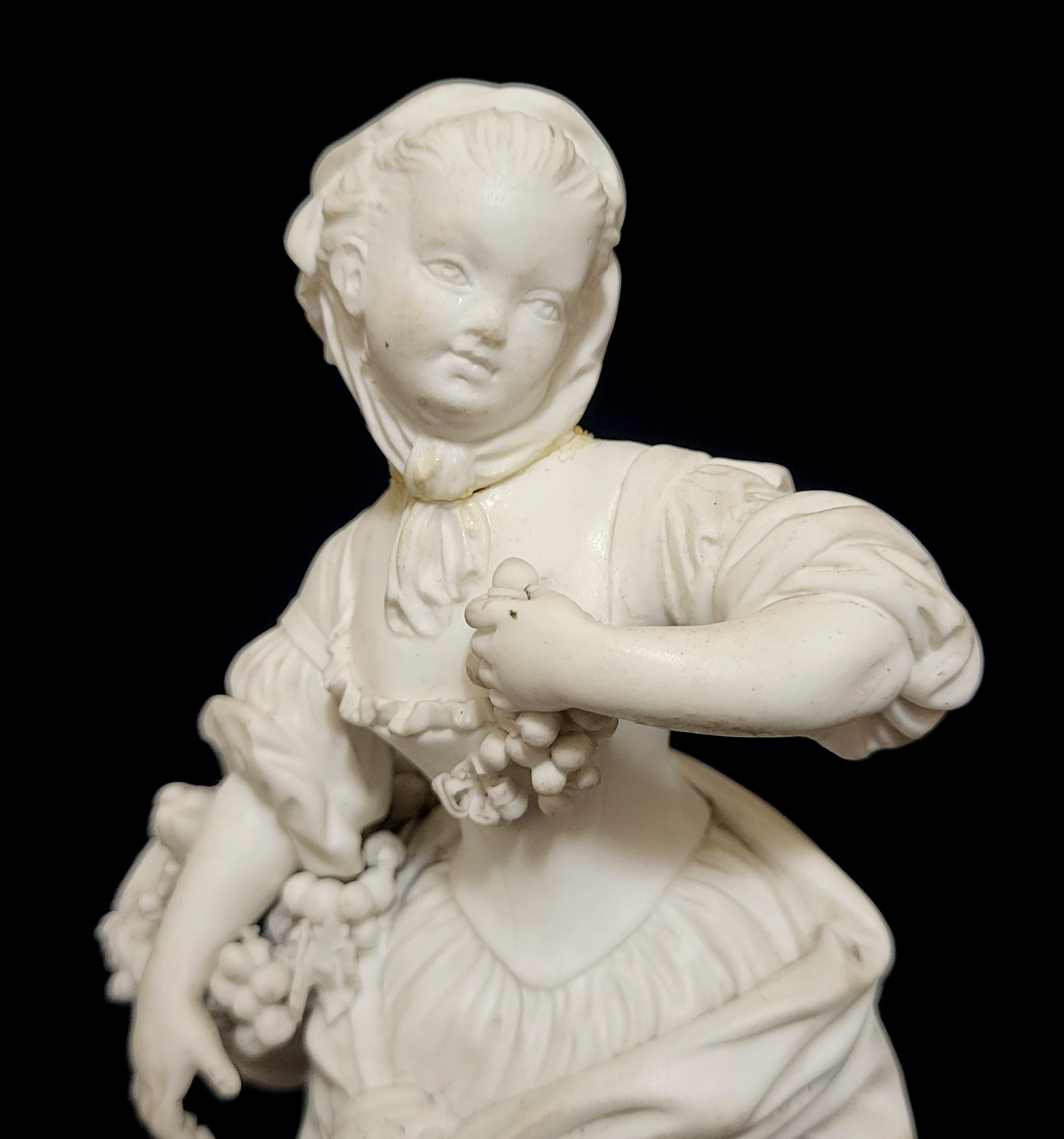 A PAIR OF EARLY 19TH CENTURY DERBY BLANC DE CHINE PORCELAIN FIGURES Female characters wearing period - Image 4 of 11