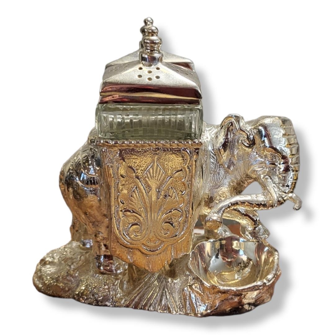 A LATE 20TH CENTURY SILVER PLATED TWO SECTION CRUET SET MODELLED AS A NORTH INDIAN ELEPHANT. (h 11.