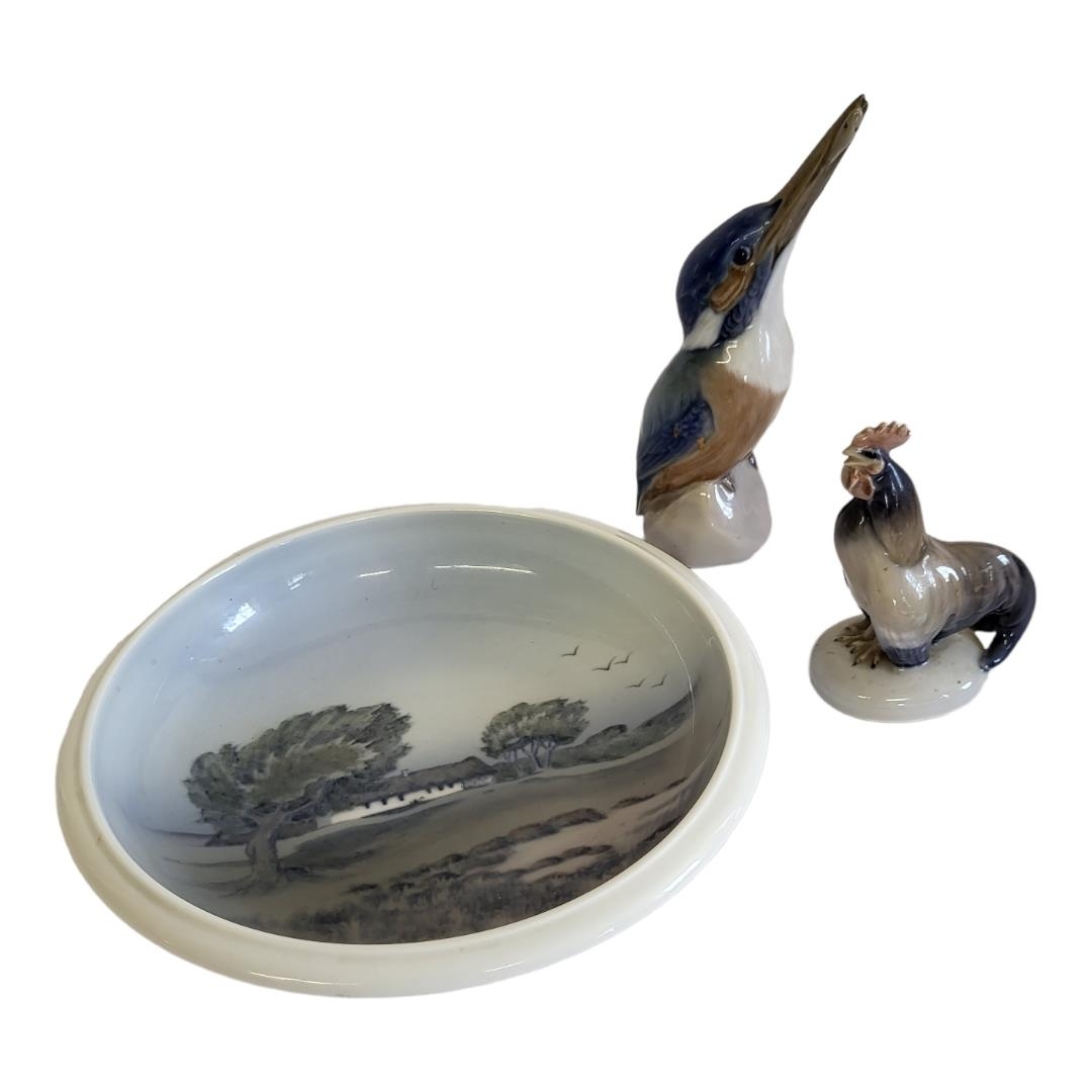 ROYAL COPENHAGEN, AN EARLY 20TH CENTURY PORCELAIN MODEL, AN EXOTIC KINGFISHER Painted no: 2257, a - Image 2 of 4