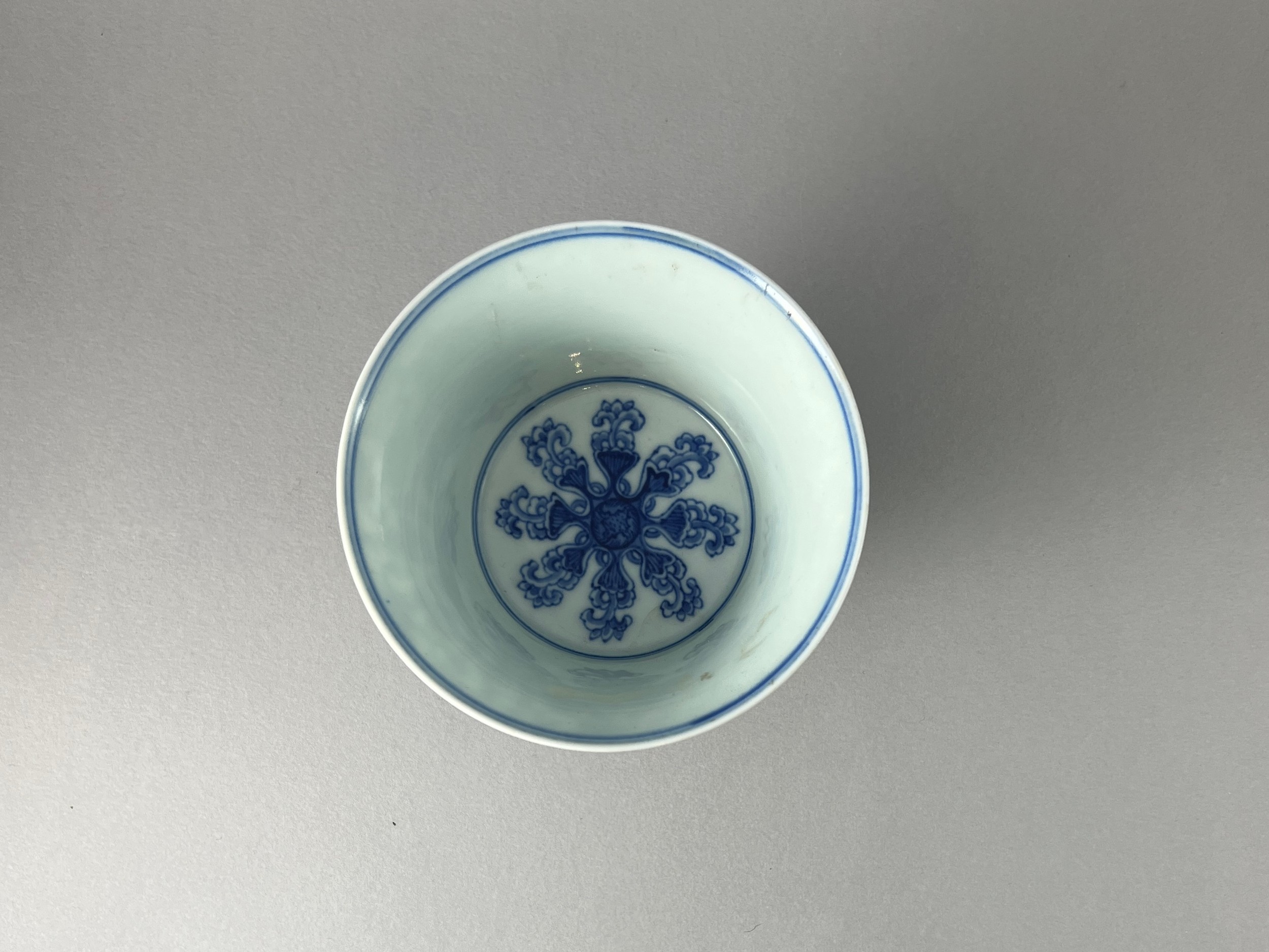 A Blue and White Stembowl, six character mark of Qianlong W:12.6cm well painted in Ming style, - Image 4 of 5