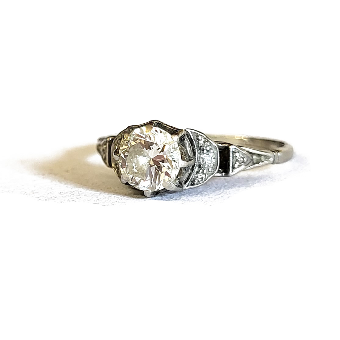 AN EARLY 20TH CENTURY WHITE METAL AND DIAMOND SOLITAIRE RING Having a single round cut diamond in an