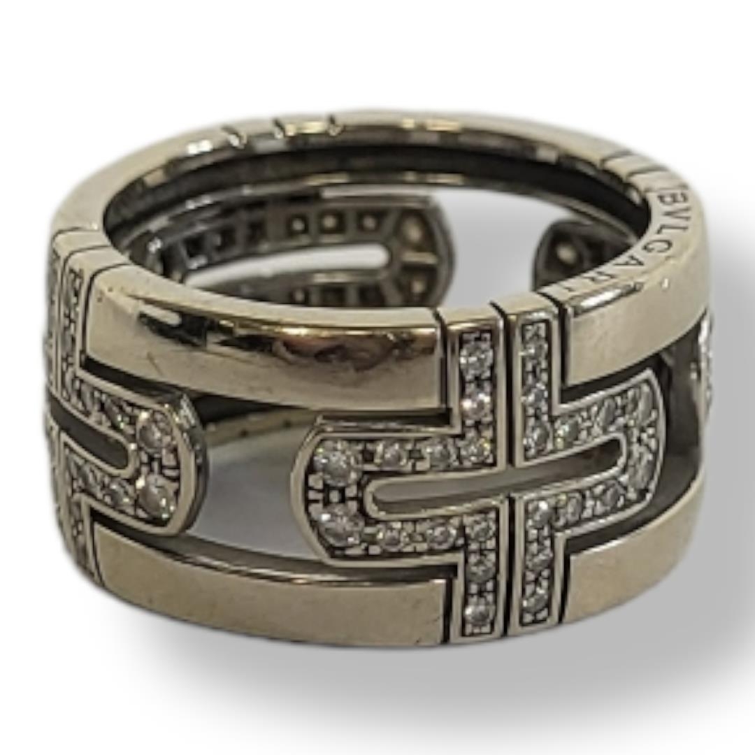 BULGARI, PARENTESI, AN 18CT GOLD AND DIAMOND RING Having a pierced cruciform design with pavé set - Image 8 of 12