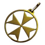 A VINTAGE 14CT GOLD CIRCULAR MALTESE CROSS PENDANT With pierced decoration and hanging bale. (approx