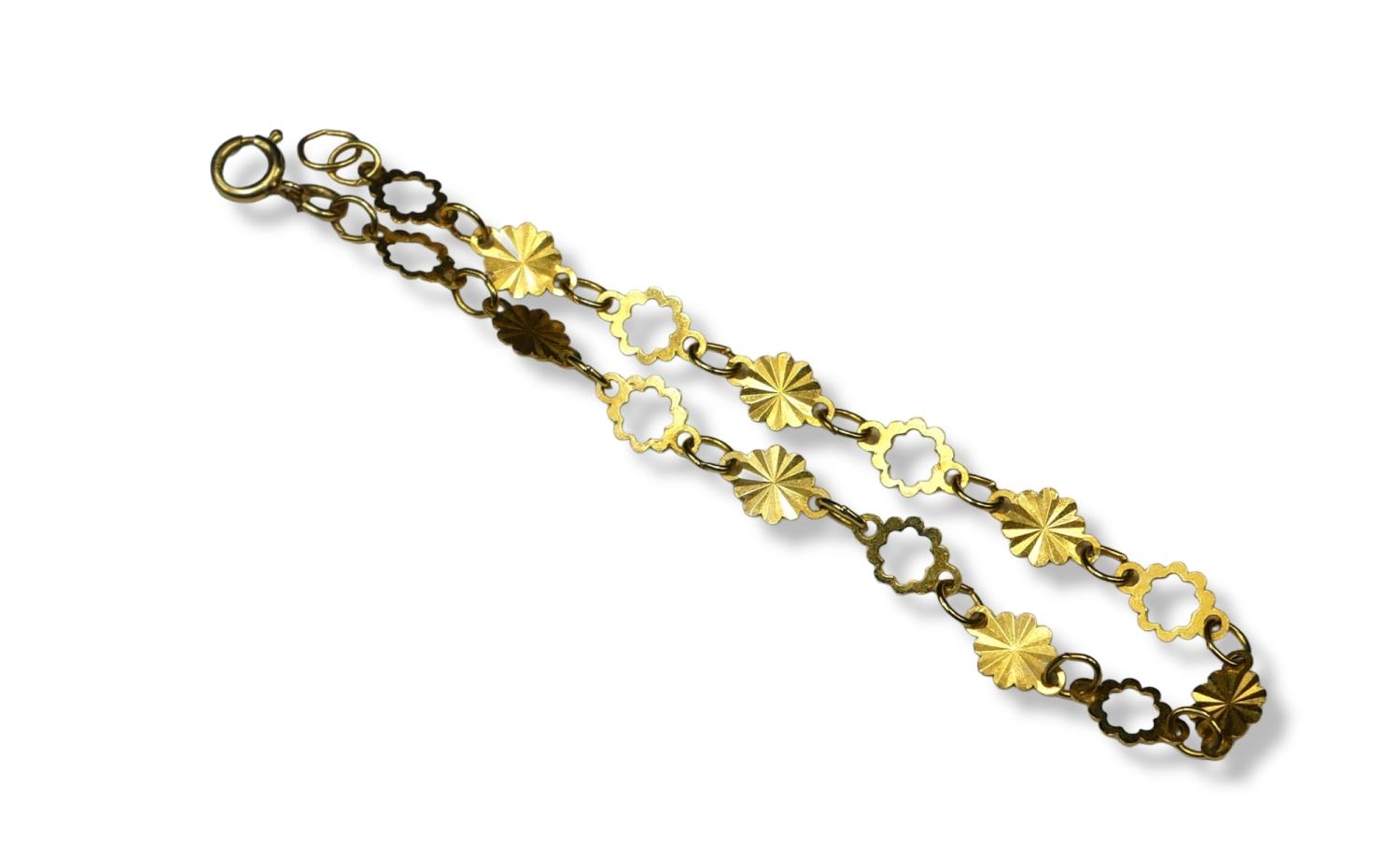 A 9CT GOLD FANCY LINK BRACELET Having a row of star form links with pierced spacer links. (approx