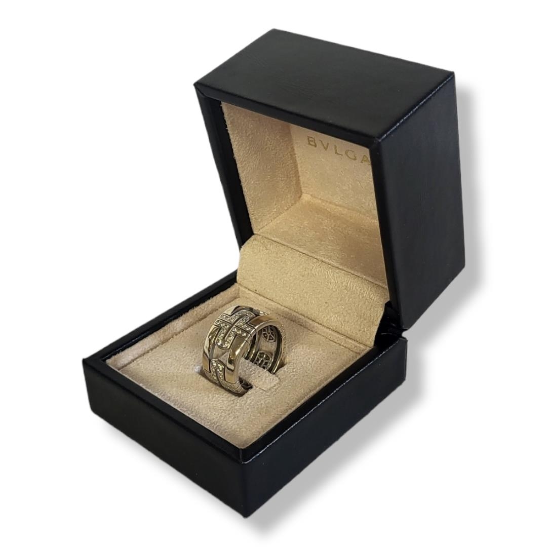 BULGARI, PARENTESI, AN 18CT GOLD AND DIAMOND RING Having a pierced cruciform design with pavé set - Image 2 of 12