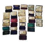 A COLLECTION OF TWENTY LATE 19TH/EARLY 20TH CENTURY VELVET LINED JEWELLERY BOXES To include Lavine