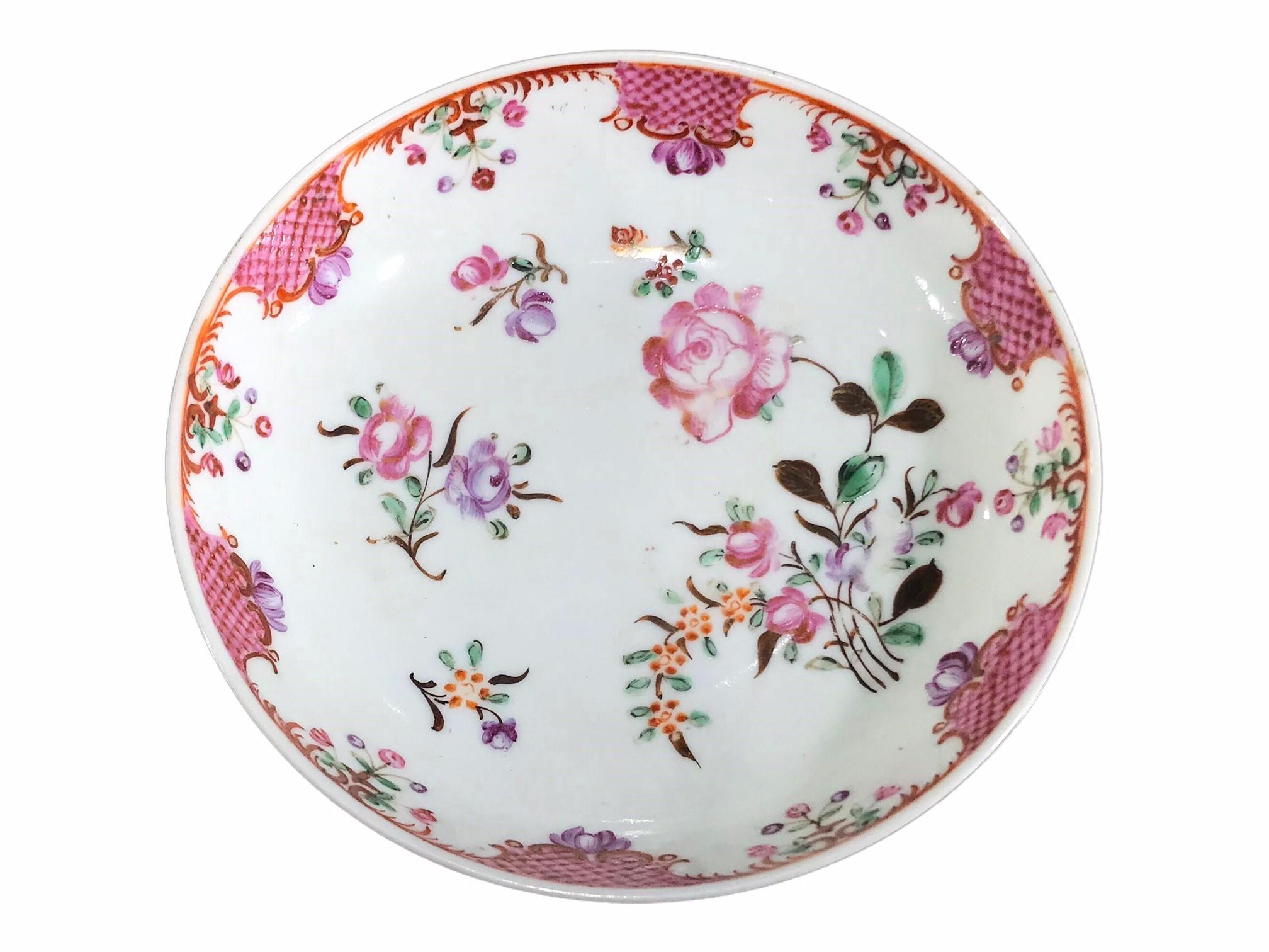 AN 18TH CENTURY CHINESE EXPORT FAMILLE ROSE PORCELAIN TEA BOWL AND SAUCER Decorated with roses and - Image 2 of 3