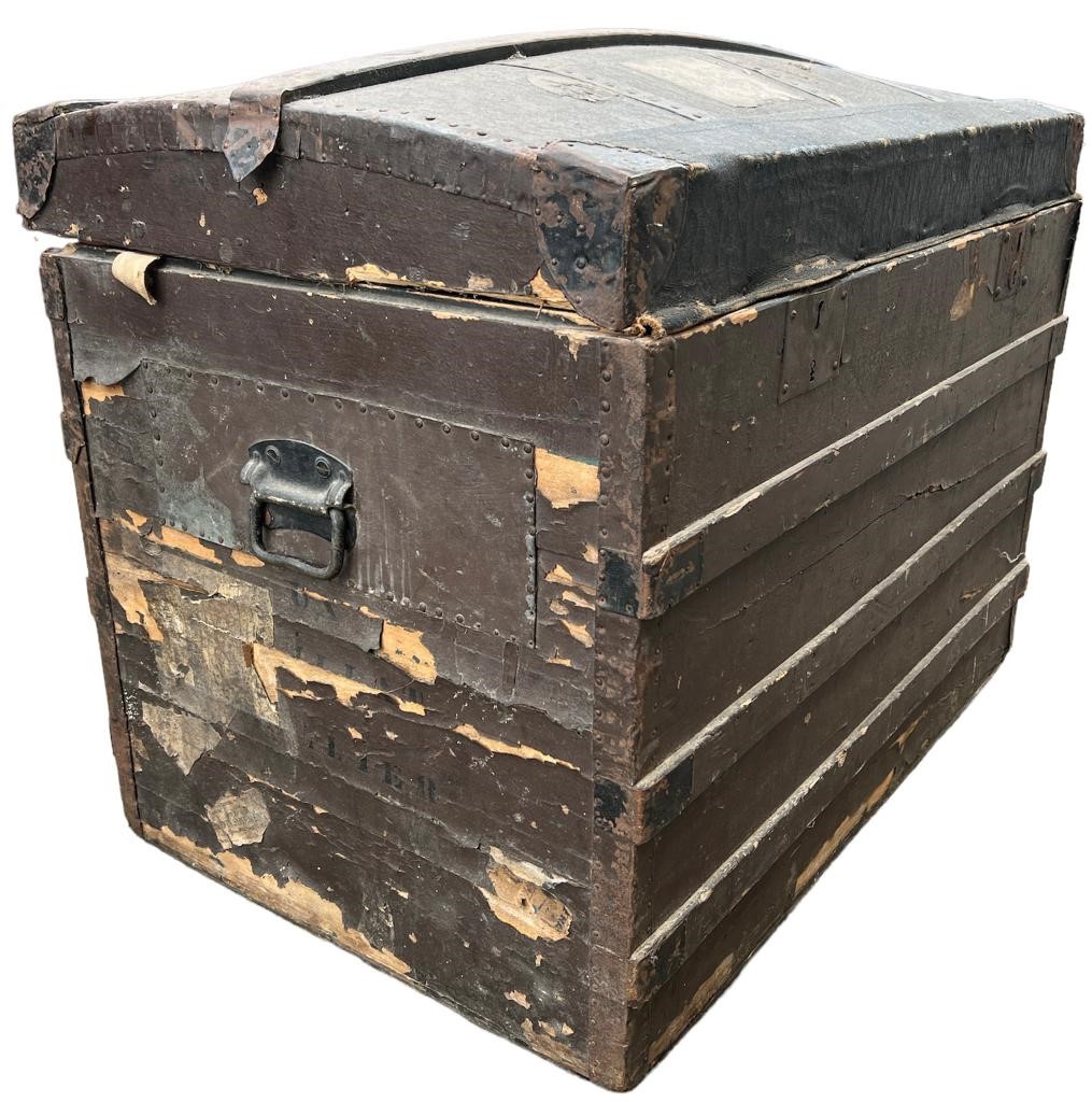 LOUIS VUITTON, A LATE 19TH/EARLY 20TH CENTURY DOMED STEAMER TRUNK Interior bearing label. (h 70cm - Image 2 of 6