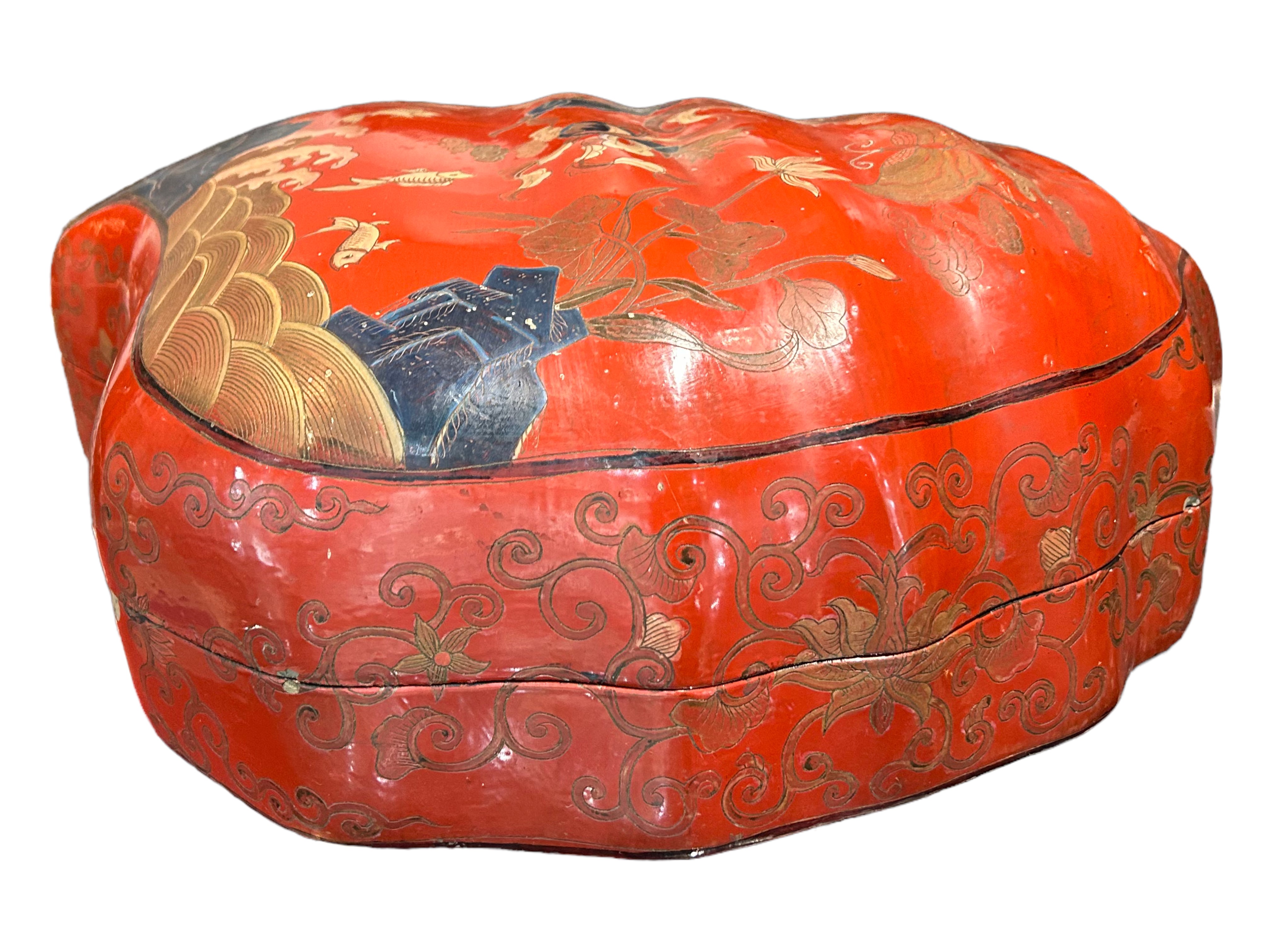 A LARGE LATE 19TH/EARLY 20TH CENTURY JAPANESE LACQUERED SHELL FORM BOX Hand painted with a rocky - Image 2 of 3