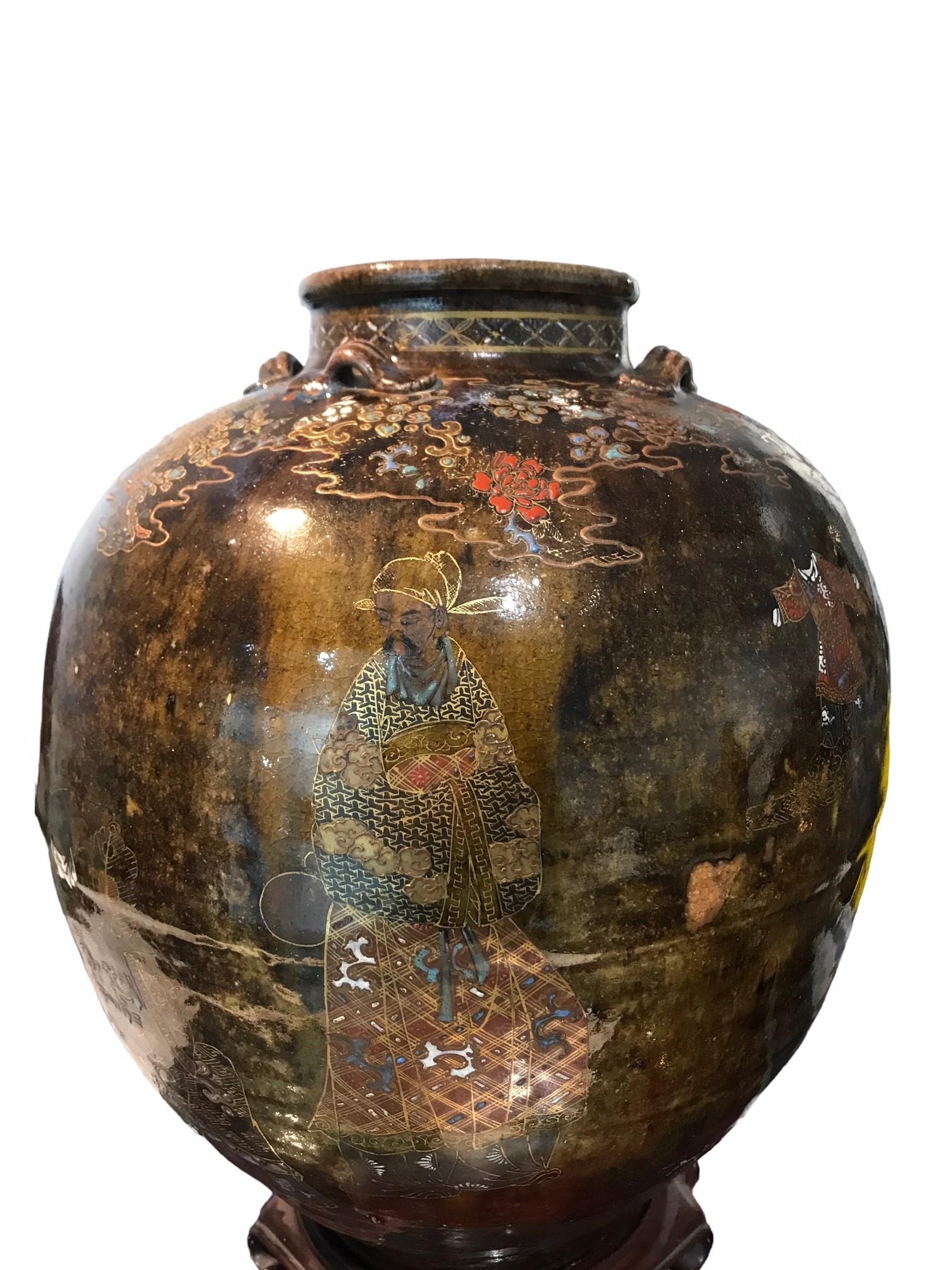 A LARGE AND UNUSUAL 19TH CENTURY ORIENTAL MARTABAN JAR Decorated with painted enamel, gold figures - Image 2 of 4