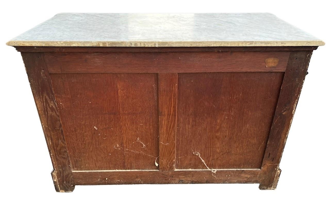 A 19TH CENTURY FRENCH HERRINGBONE ROSEWOOD COMMODE The marble top above two short and four long - Image 4 of 5