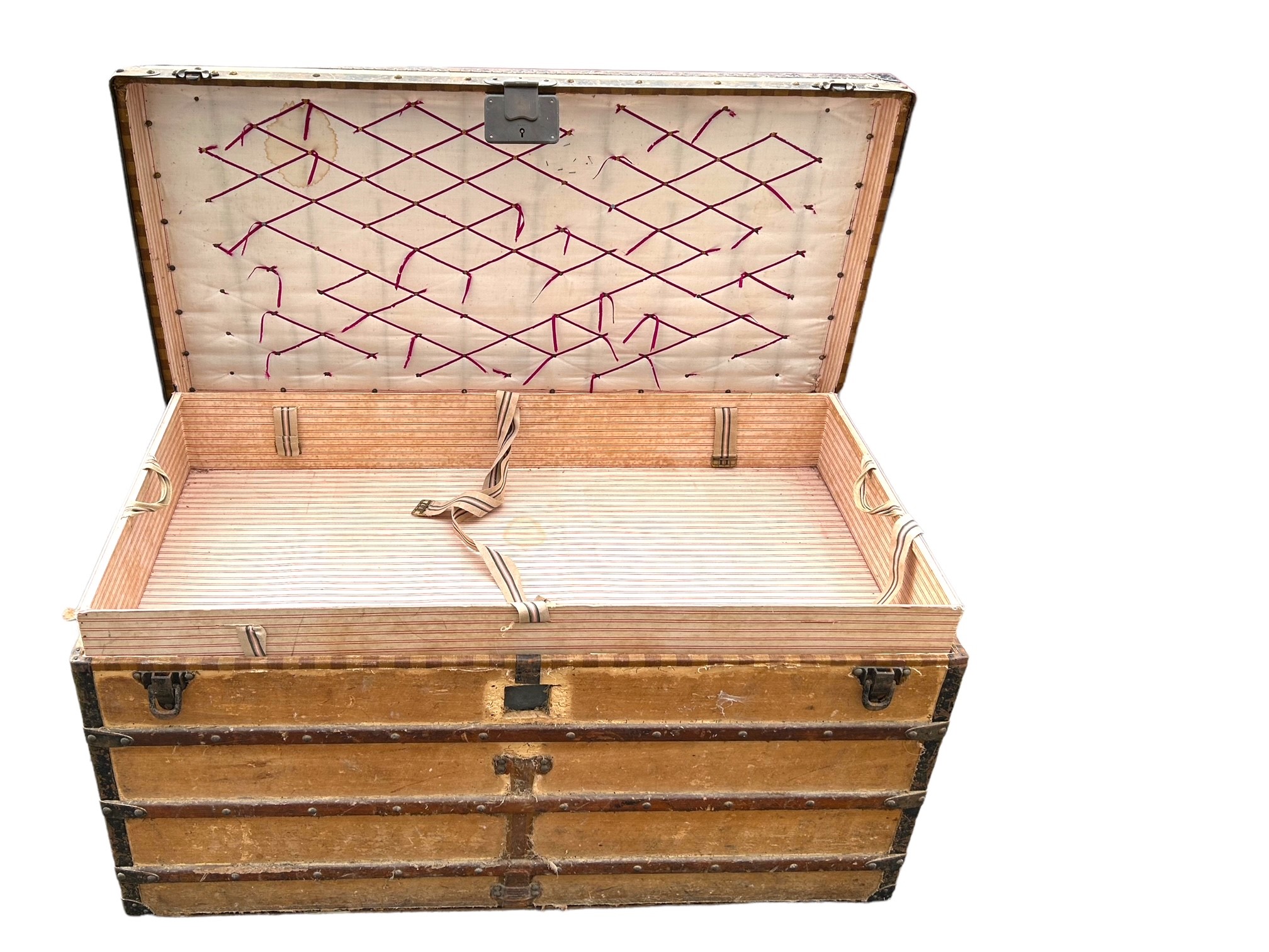 LOUIS VUITTON, A LATE 19TH/EARLY 20TH CENTURY WOODEN STEAMER TRUNK Marked ‘LV’ to both metal - Image 8 of 11