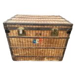 LOUIS VUITTON, A LARGE LATE 19TH CENTURY STRIPED CANVAS AND WOODEN STEAMER TRUNK/BOOT Interior