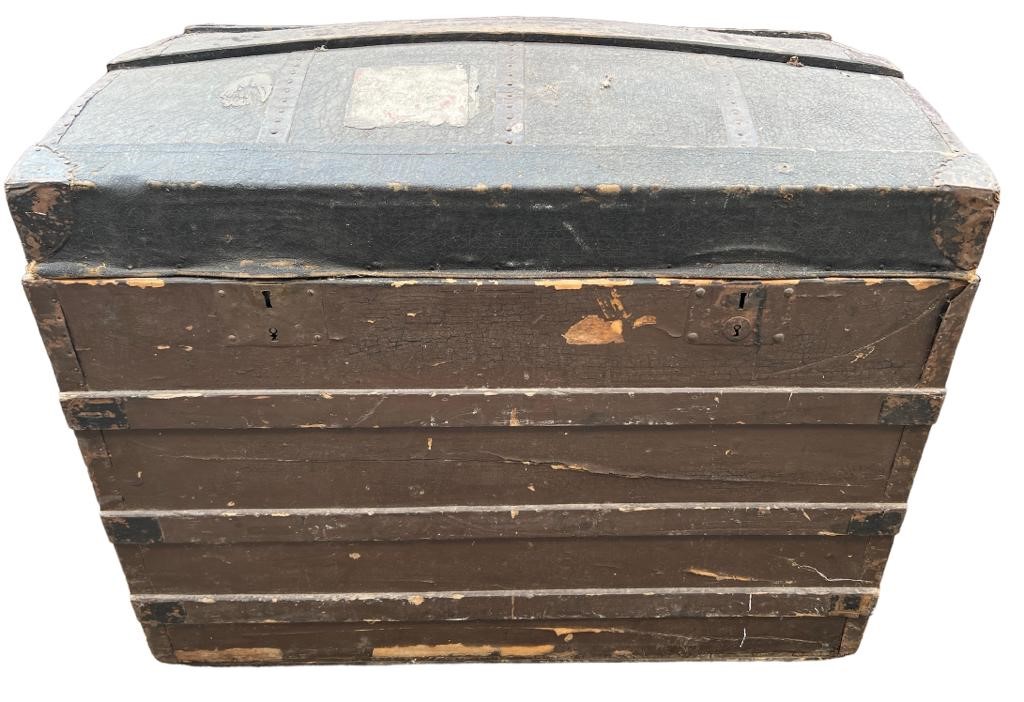 LOUIS VUITTON, A LATE 19TH/EARLY 20TH CENTURY DOMED STEAMER TRUNK Interior bearing label. (h 70cm - Image 6 of 6