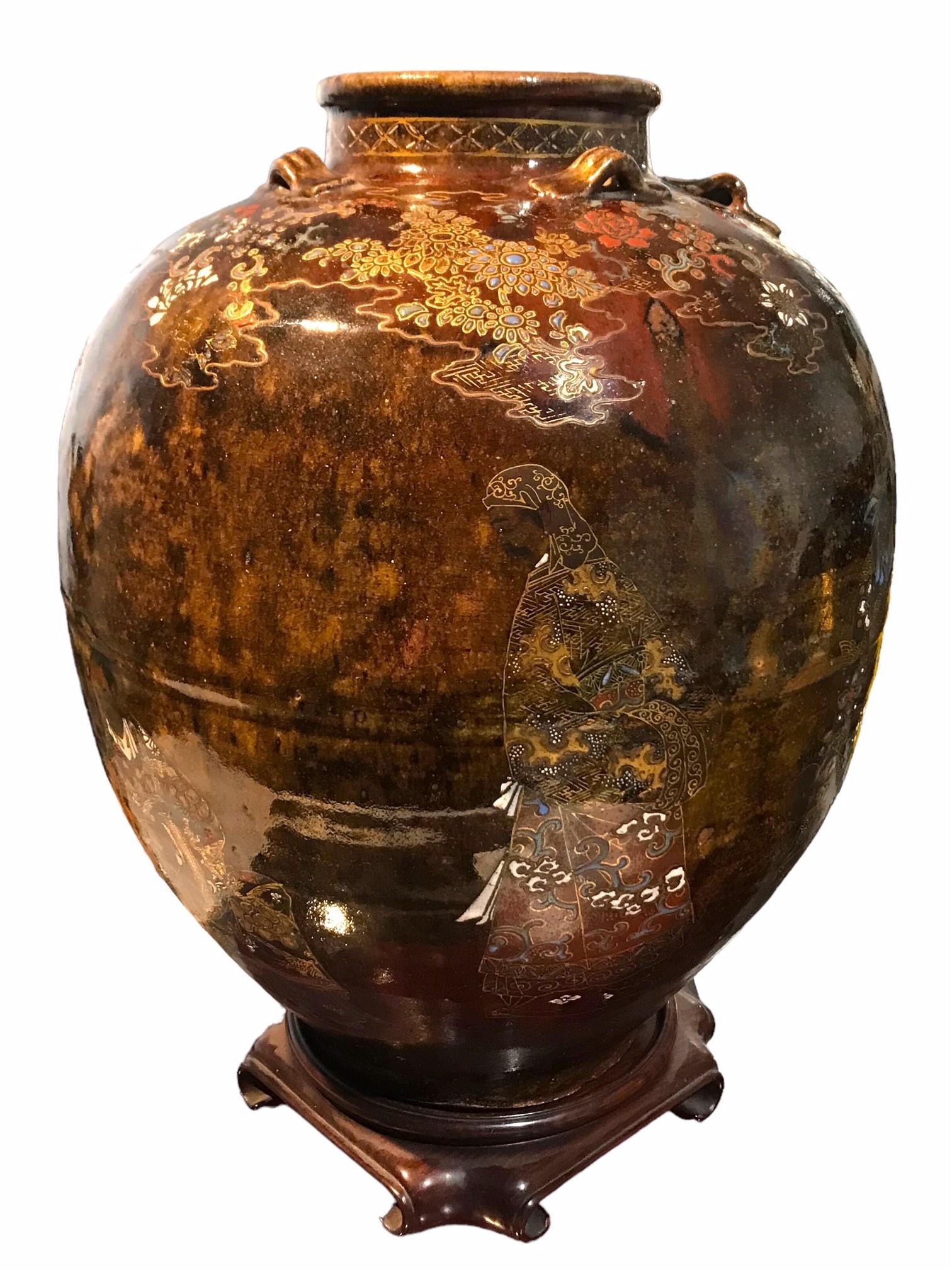A LARGE AND UNUSUAL 19TH CENTURY ORIENTAL MARTABAN JAR Decorated with painted enamel, gold figures - Image 3 of 4