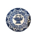 A LATE 19TH EARLY 20TH CENTURY CHINESE BLUE AND WHITE PLATE Decorated with a central flower basket