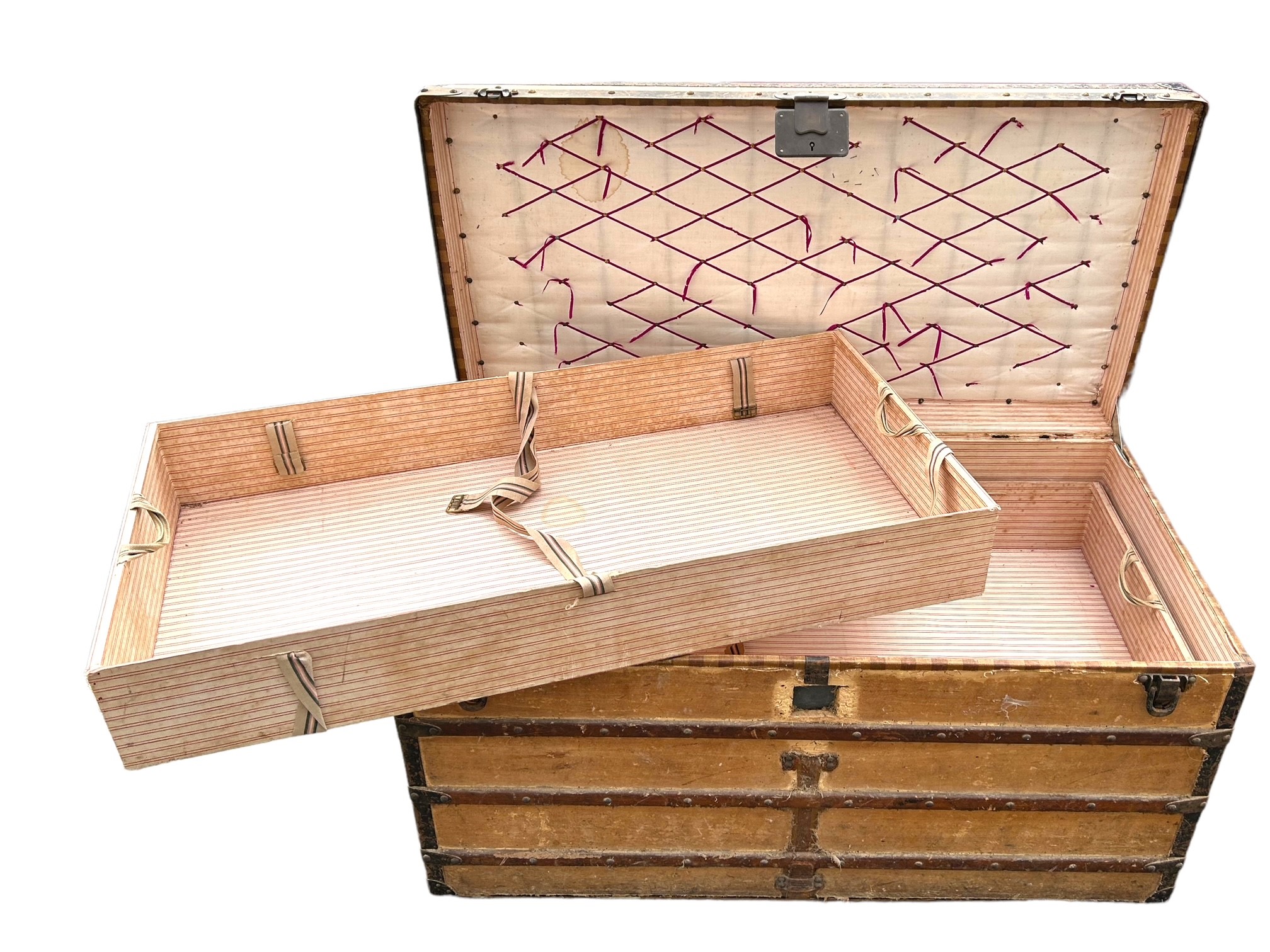 LOUIS VUITTON, A LATE 19TH/EARLY 20TH CENTURY WOODEN STEAMER TRUNK Marked ‘LV’ to both metal - Image 9 of 11