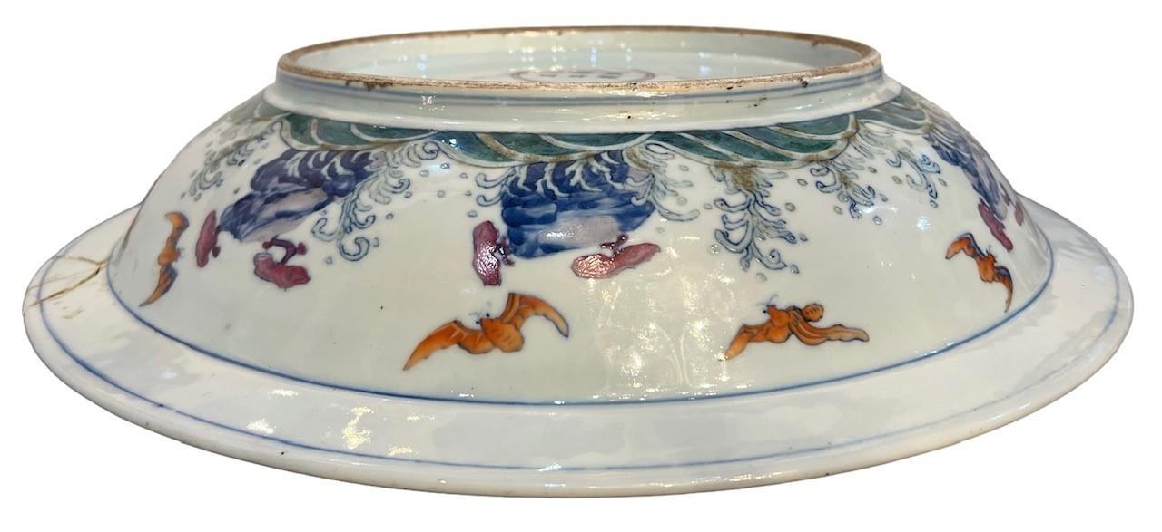 A LARGE 18TH/19TH CENTURY CHINESE DOUCAI 'DRAGON AND PHOENIX' CHARGER The center painted with a five - Image 4 of 6