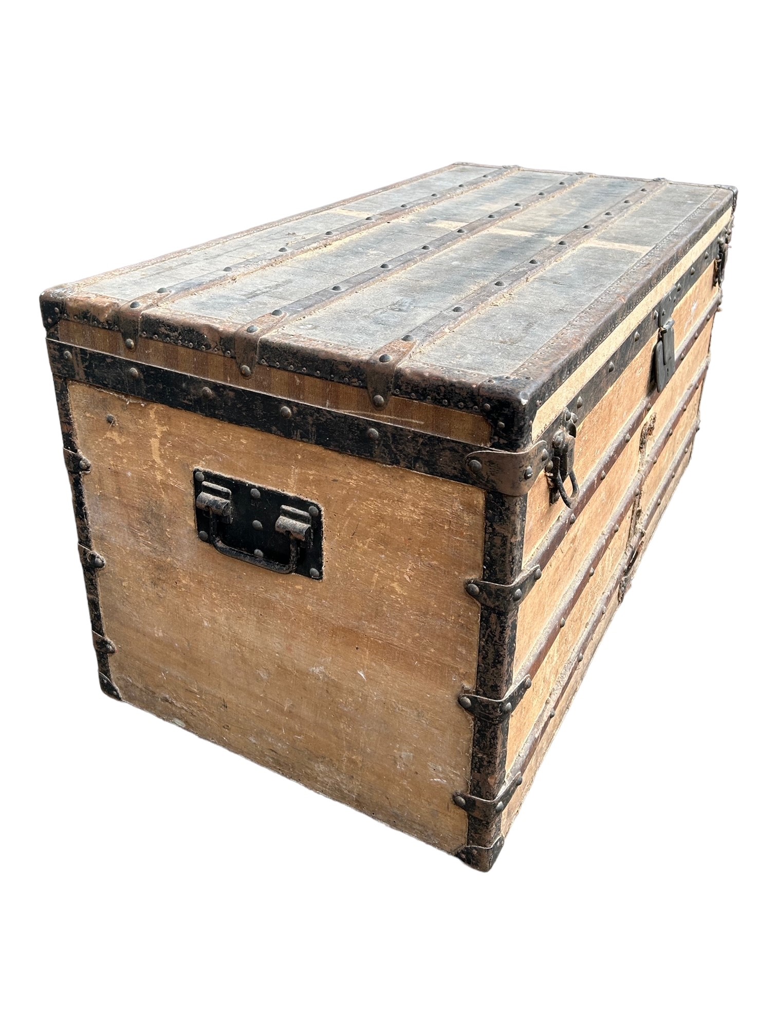 LOUIS VUITTON, A LATE 19TH/EARLY 20TH CENTURY WOODEN STEAMER TRUNK Marked ‘LV’ to both metal - Image 4 of 11