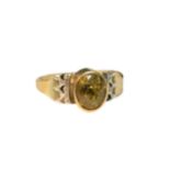 A YELLOW METAL AND YELLOW TOPAZ RING. (tested for 18ct, UK ring size M, gross weight 2.7g)