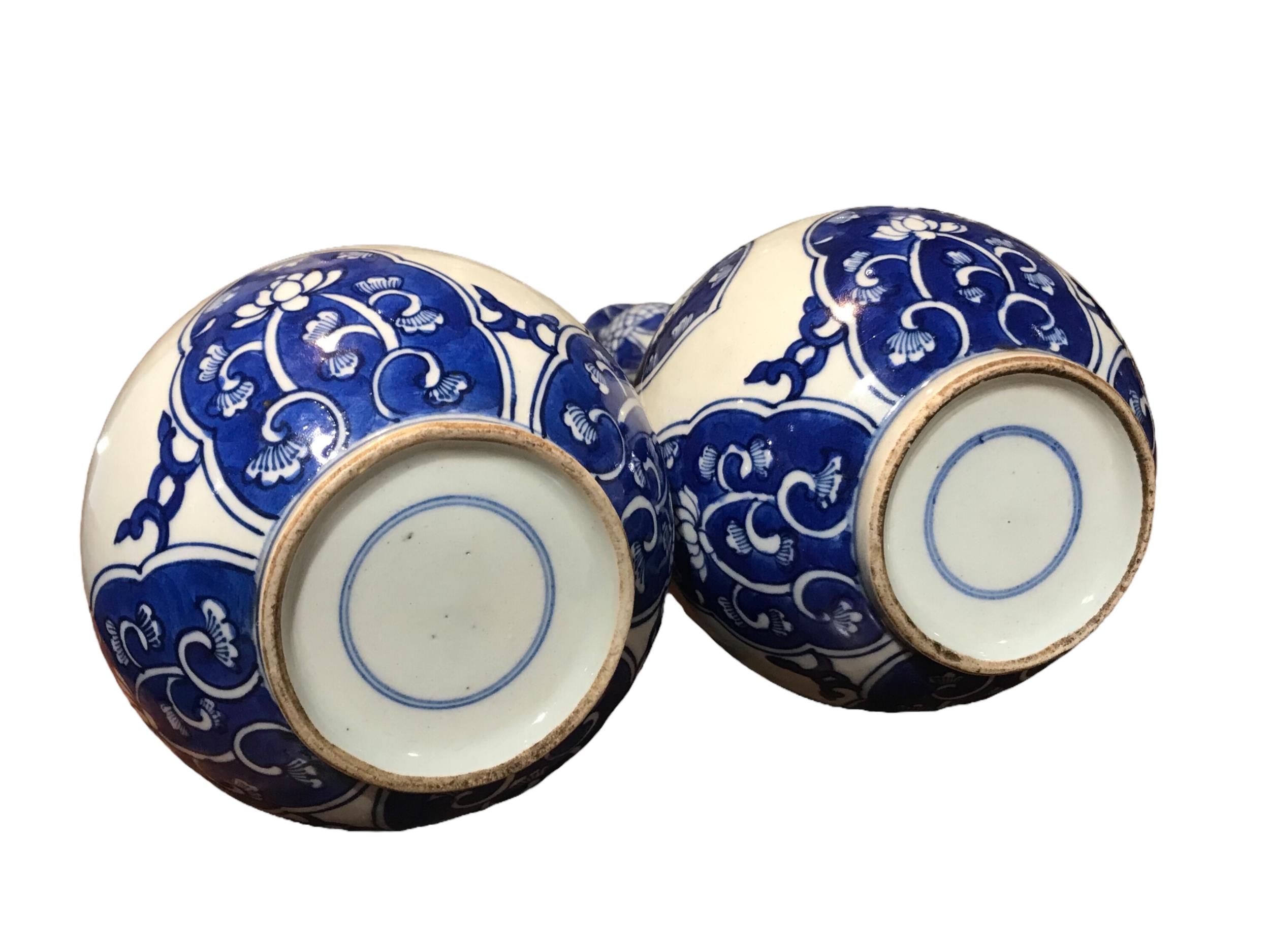 A PAIR OF LATE 19TH EARLY 20TH CENTURY CHINESE BLUE AND WHITE SUANTOUPING GARLIC MOUTH SHAPED - Image 3 of 3