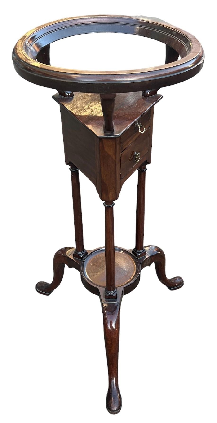 ATTRIBUTED TO ALEXANDER PETER, SCOTTISH, AN 18TH CENTURY GEORGE III MAHOGANY TRIPOD WASHSTAND The - Image 3 of 4