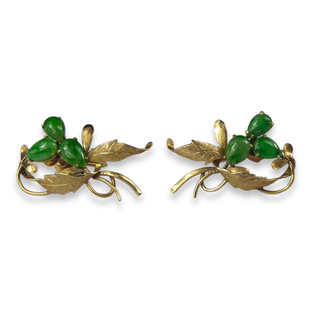 A YELLOW METAL AND JADE SCREW BACK EARRINGS (TESTED AS 14CT) Having floral leaf design with chased