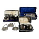 A COLLECTION OF SILVER ITEMS TO INCLUDE A SET OF THREE SILVER DECANTER LABELS, HALLMARKED HAMPTON