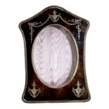 CHARLES S. GREEN & CO. LTD, AN EDWARDIAN SILVER AND TORTOISESHELL PICTURE FRAME, HALLMARKED