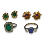 A COLLECTION OF 9CT GOLD TO INCLUDE A PAIR OF AMETHYST SET CLIP ON EARRINGS, NEPHRITE CLIP ON