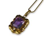 AN 18CT GOLD AND RECTANGULAR AMETHYST PENDANT ON CHAIN. (length 28.5cm, pendant 35mm x 20mm, gross