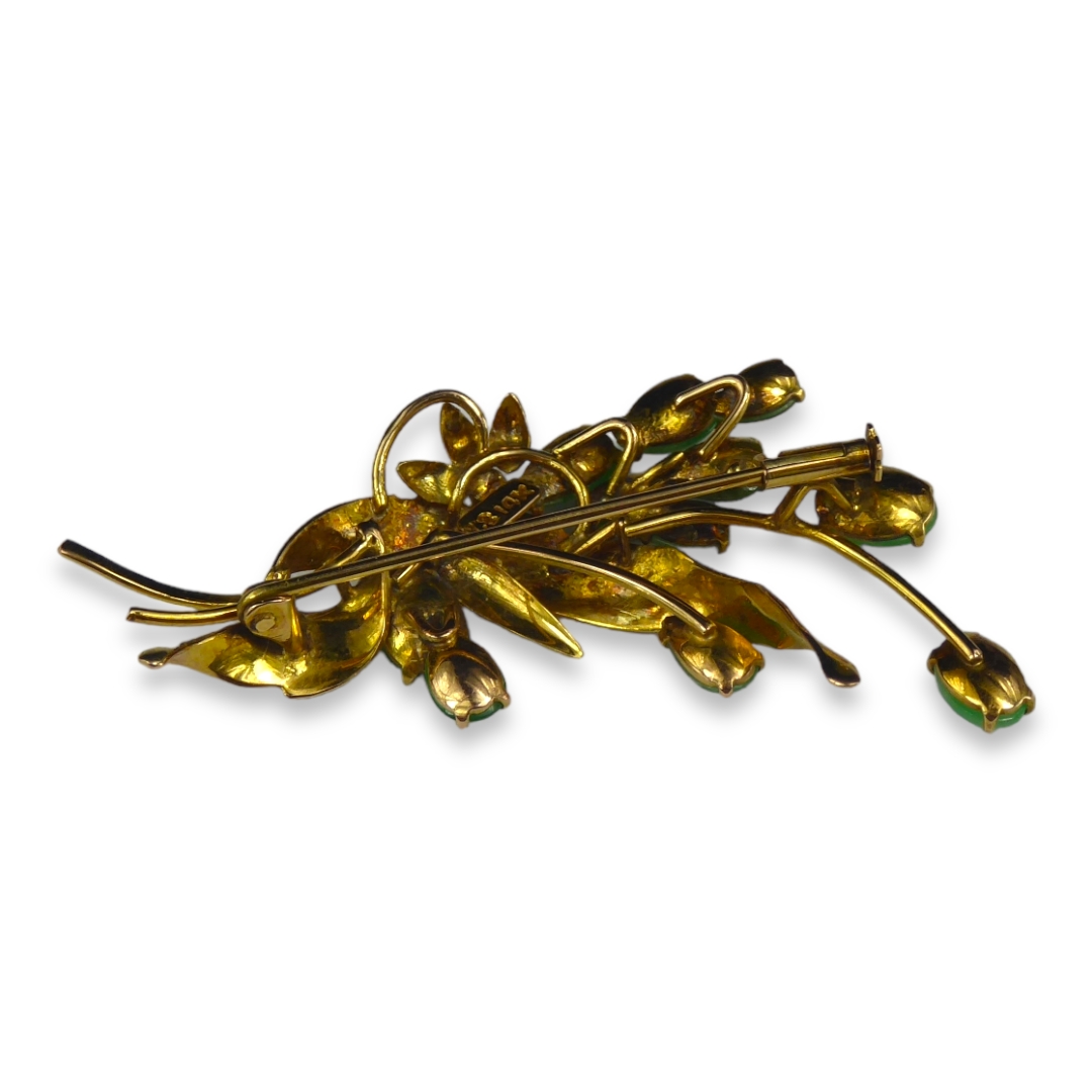 A 14CT GOLD AND JADE FLORAL BROOCH. (length 58mm x w 35mm x depth 11mm, gross weight 6.4g) - Image 2 of 3